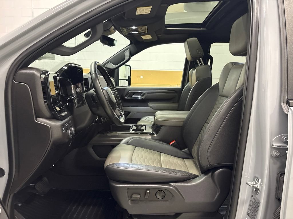 Used 2025 Chevrolet Silverado 2500 ZR2 w/ Technology Package AWD/4WD image 17