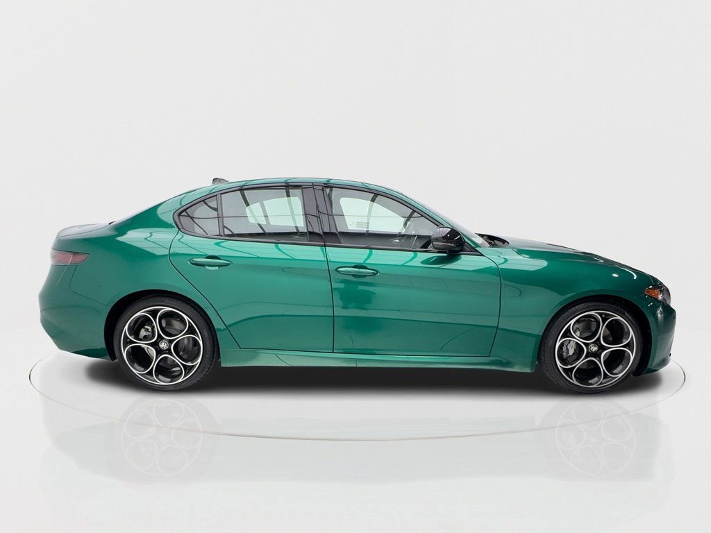 New 2025 Alfa Romeo Giulia Base image 7