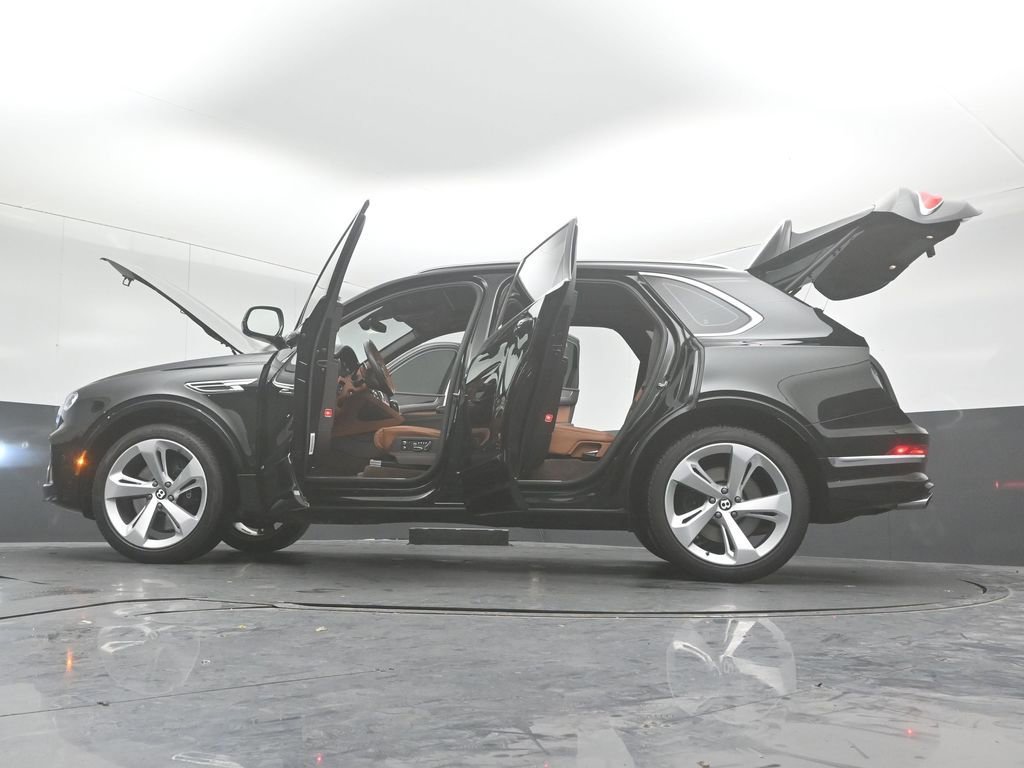 Used 2021 Bentley Bentayga AWD/4WD image 51