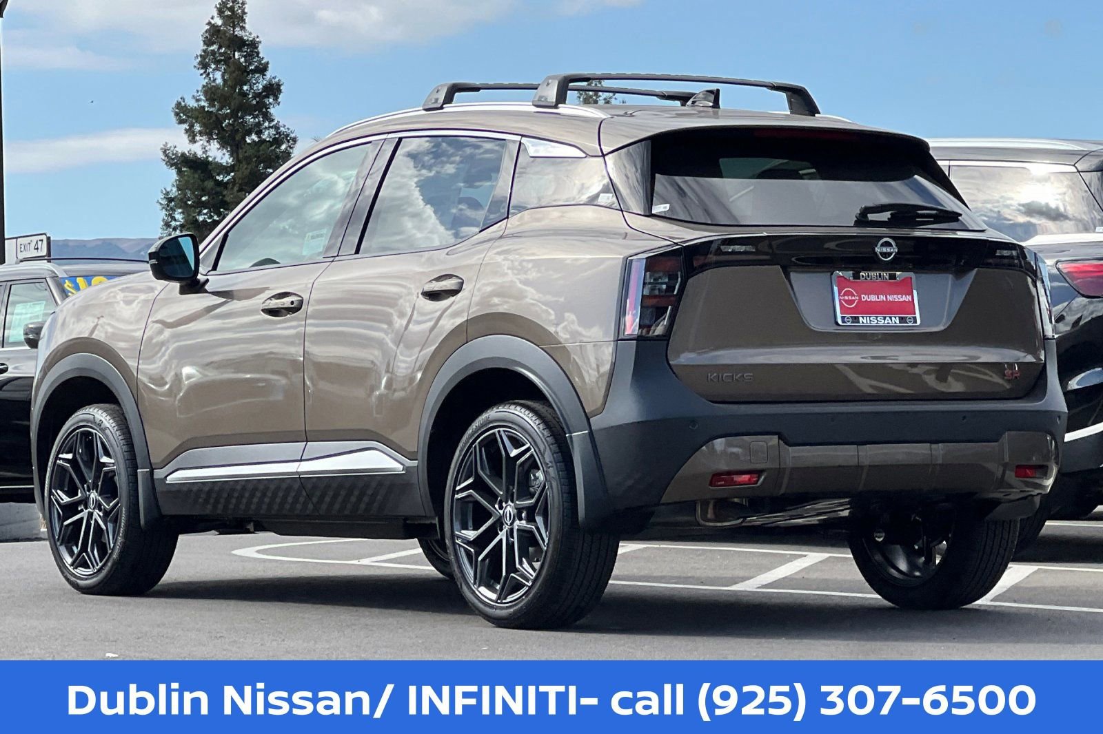 New 2026 Nissan Kicks SR w/ Illumination Package FWD image 6