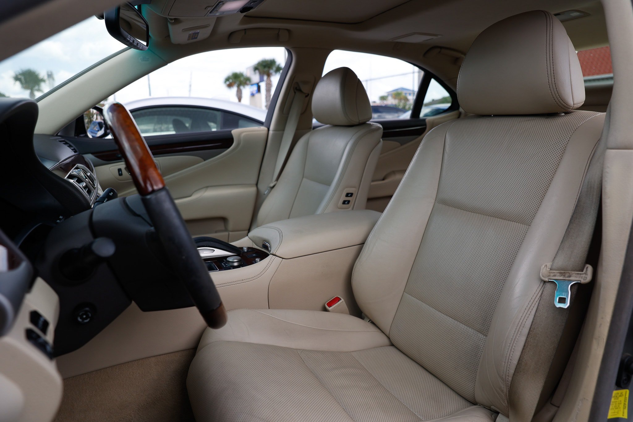 Used 2016 Lexus LS 460 w/ Comfort Package RWD image 10