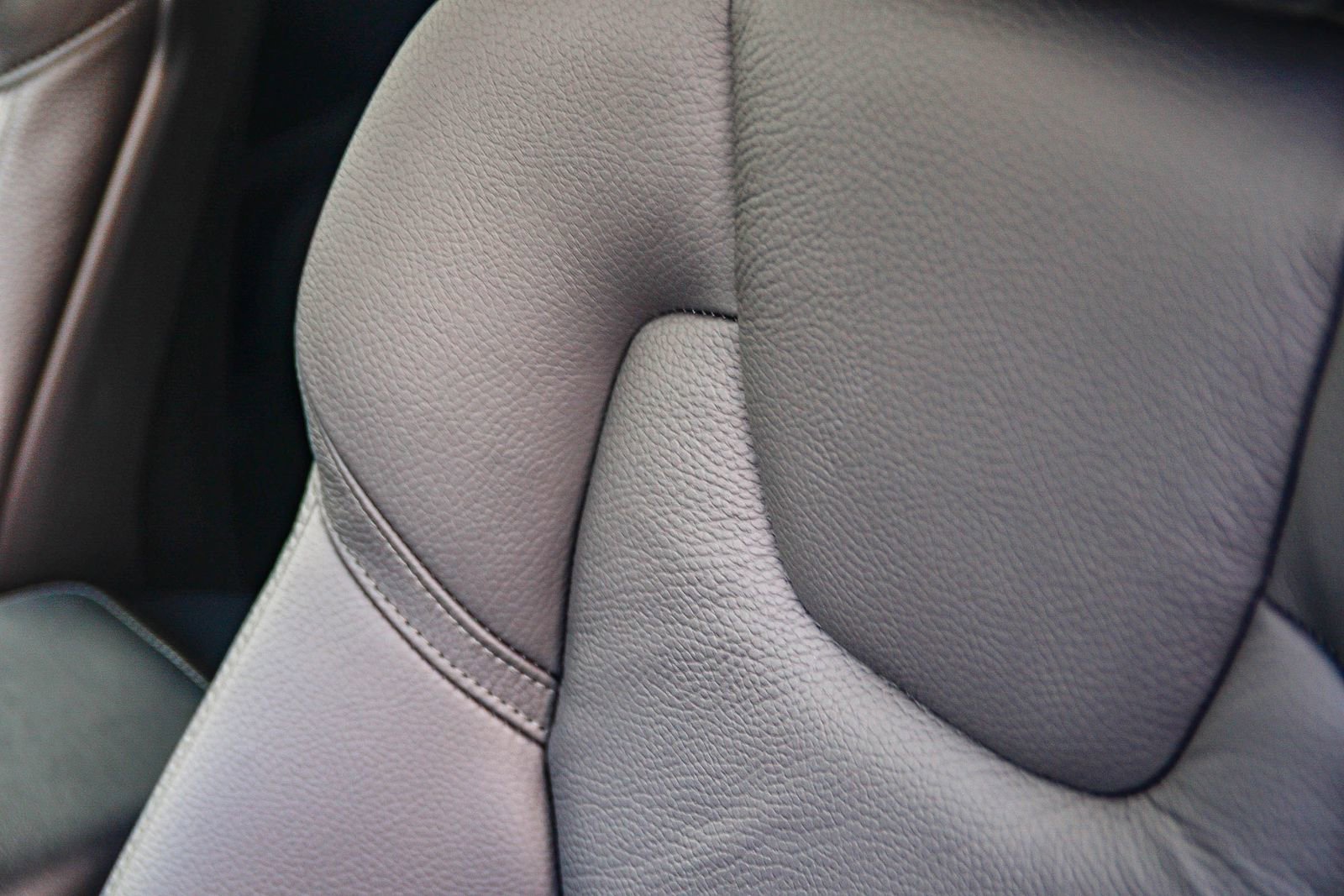 Used 2025 Volvo V60 B5 Cross Country Plus image 58