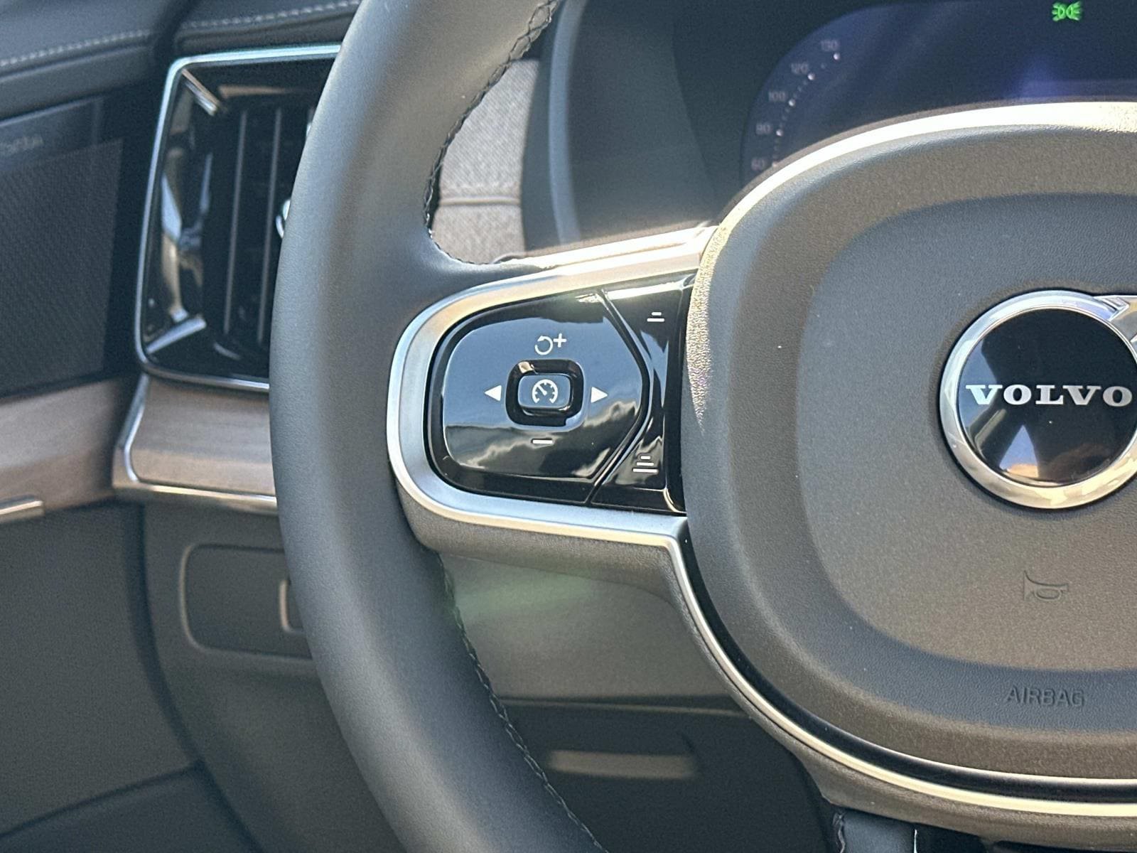 New 2026 Volvo XC90 T8 Plus w/ Protection Package Premier AWD/4WD image 8