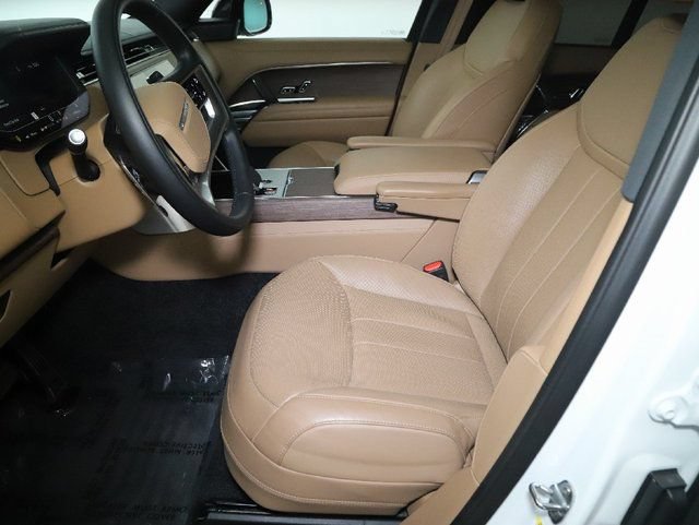 Used 2025 Land Rover Range Rover SE AWD/4WD image 17