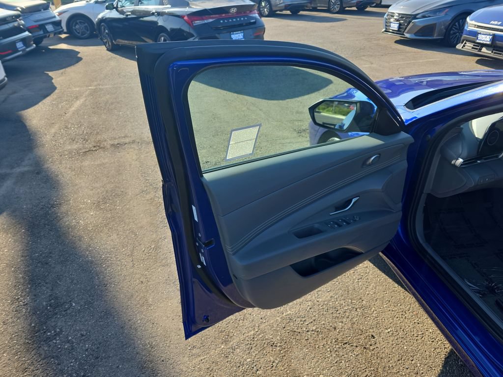 Used 2025 Hyundai Elantra SEL FWD image 10