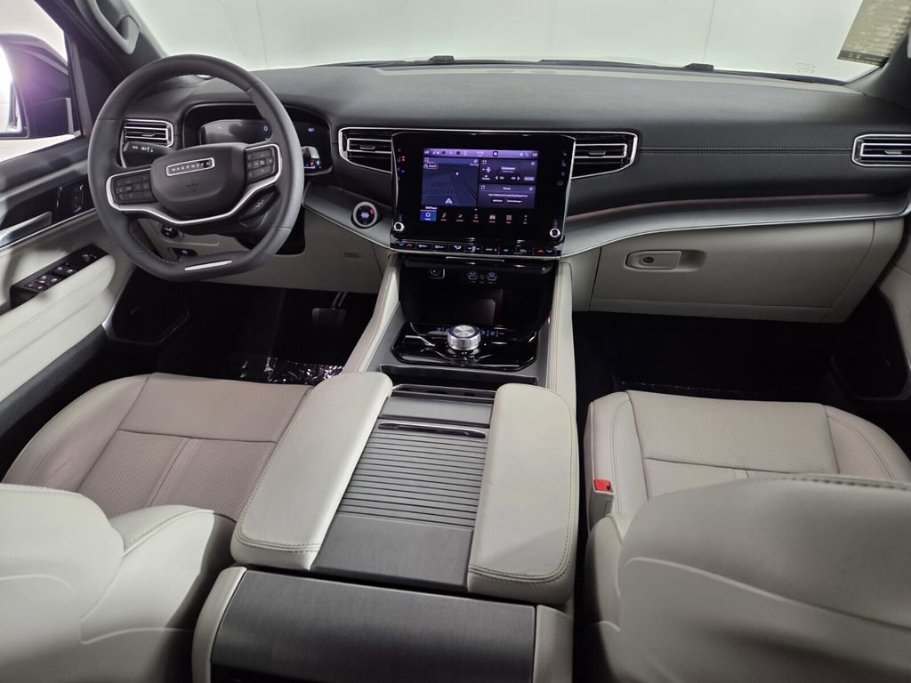 Certified 2025 Jeep Wagoneer 4WD image 28