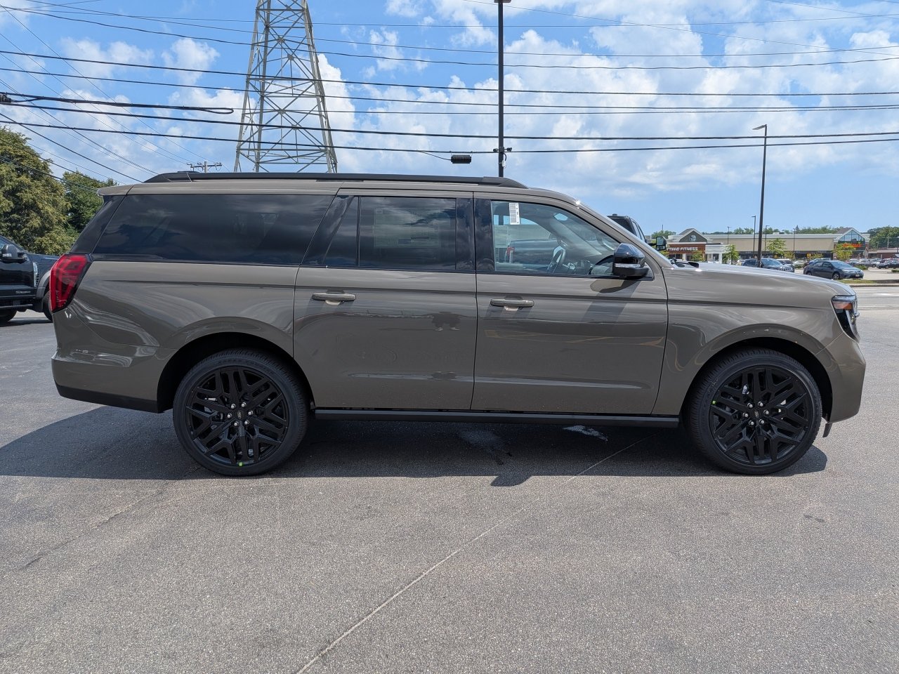 New 2027 Ford Expedition Max Platinum w/ Stealth Performance Package AWD/4WD image 3