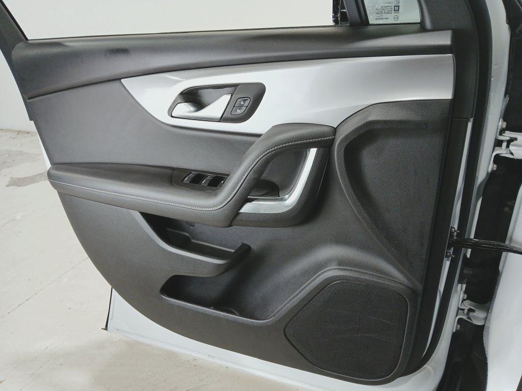 Used 2025 Chevrolet Blazer LT FWD image 29