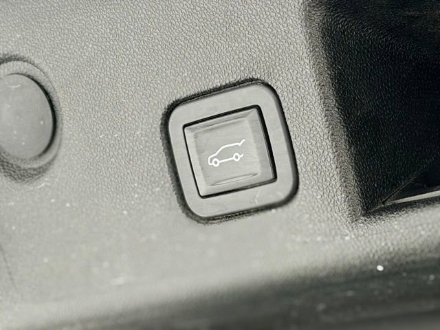 Used 2019 Chevrolet Equinox LT w/ Sun & Navigation Package image 28