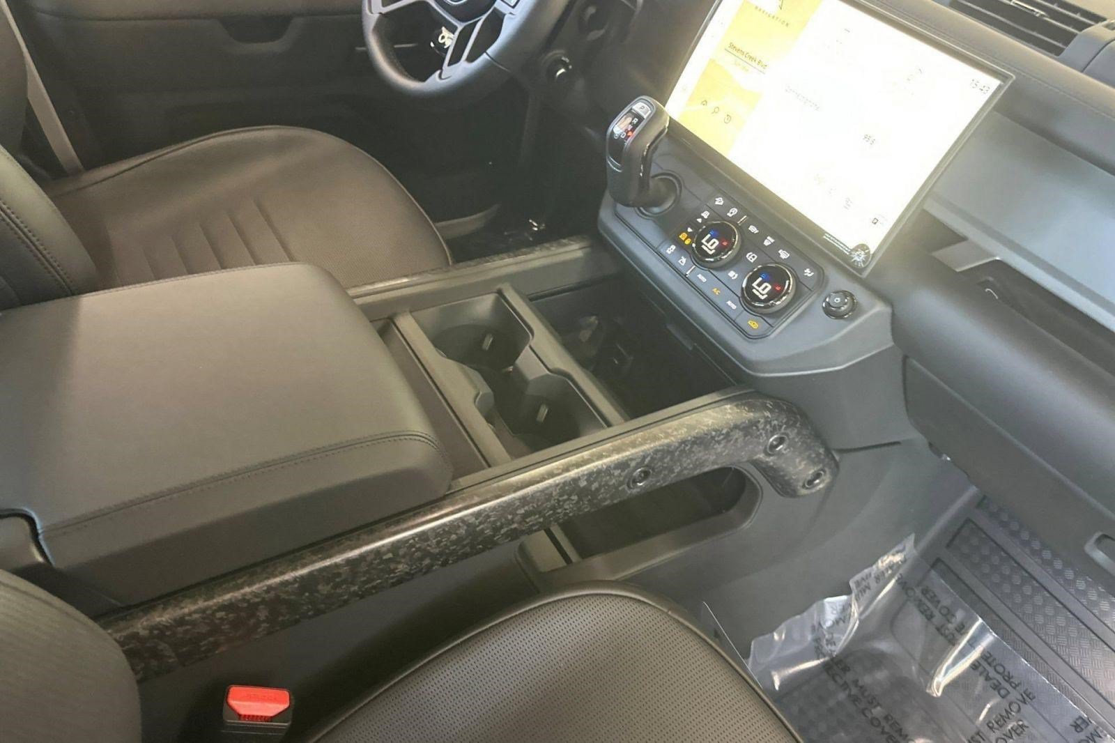 New 2026 Land Rover Defender 110 OCTA AWD/4WD image 17
