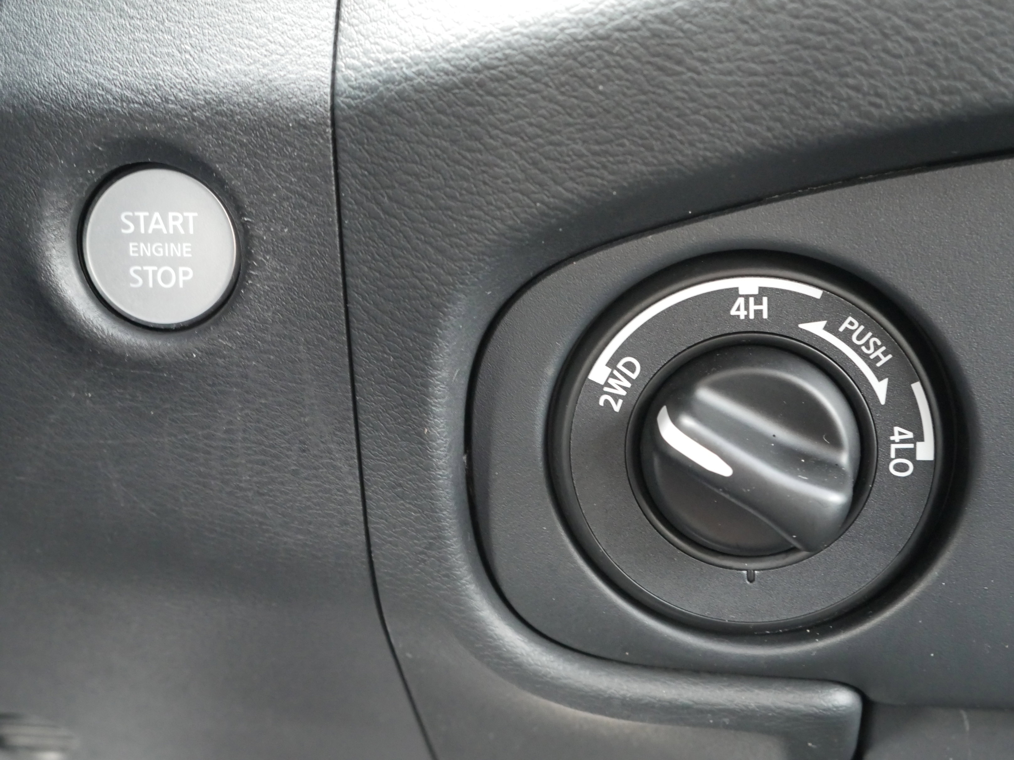 Certified 2022 Nissan Frontier PRO-4X w/ Pro-4X Premium Package image 9