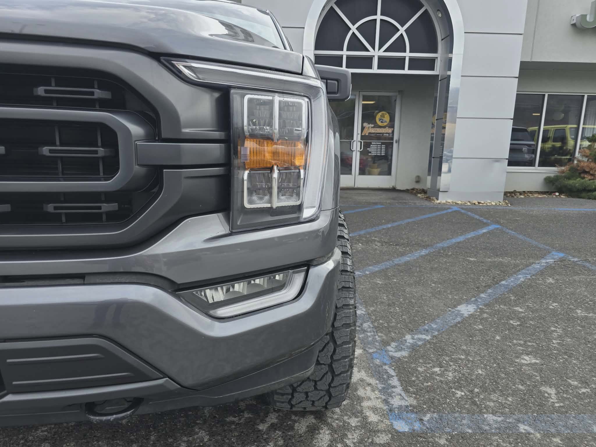 Used 2022 Ford F150 XLT w/ Equipment Group 302A High image 9