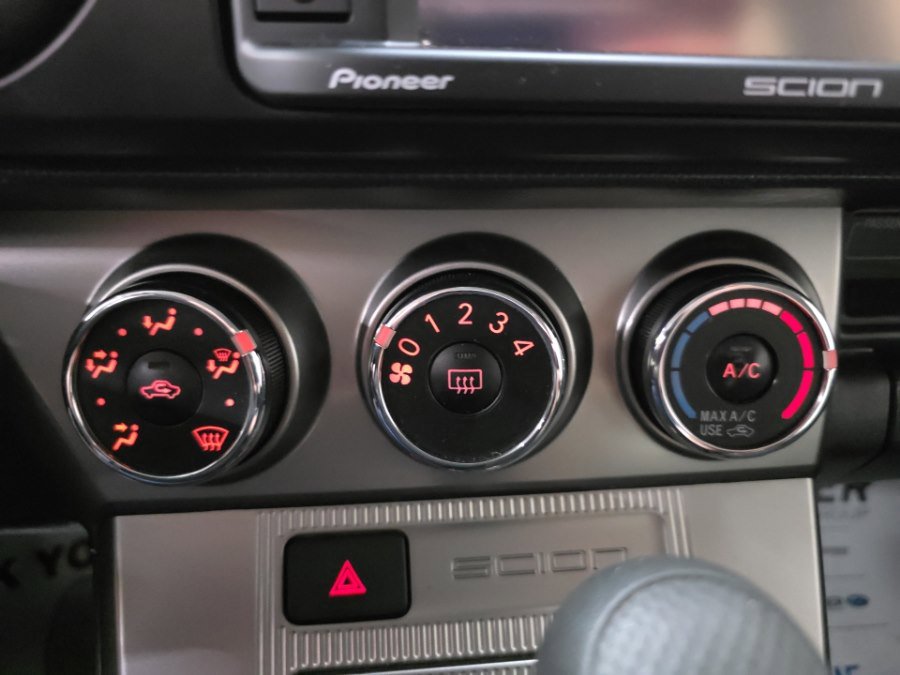 Used 2015 Scion xB FWD image 17