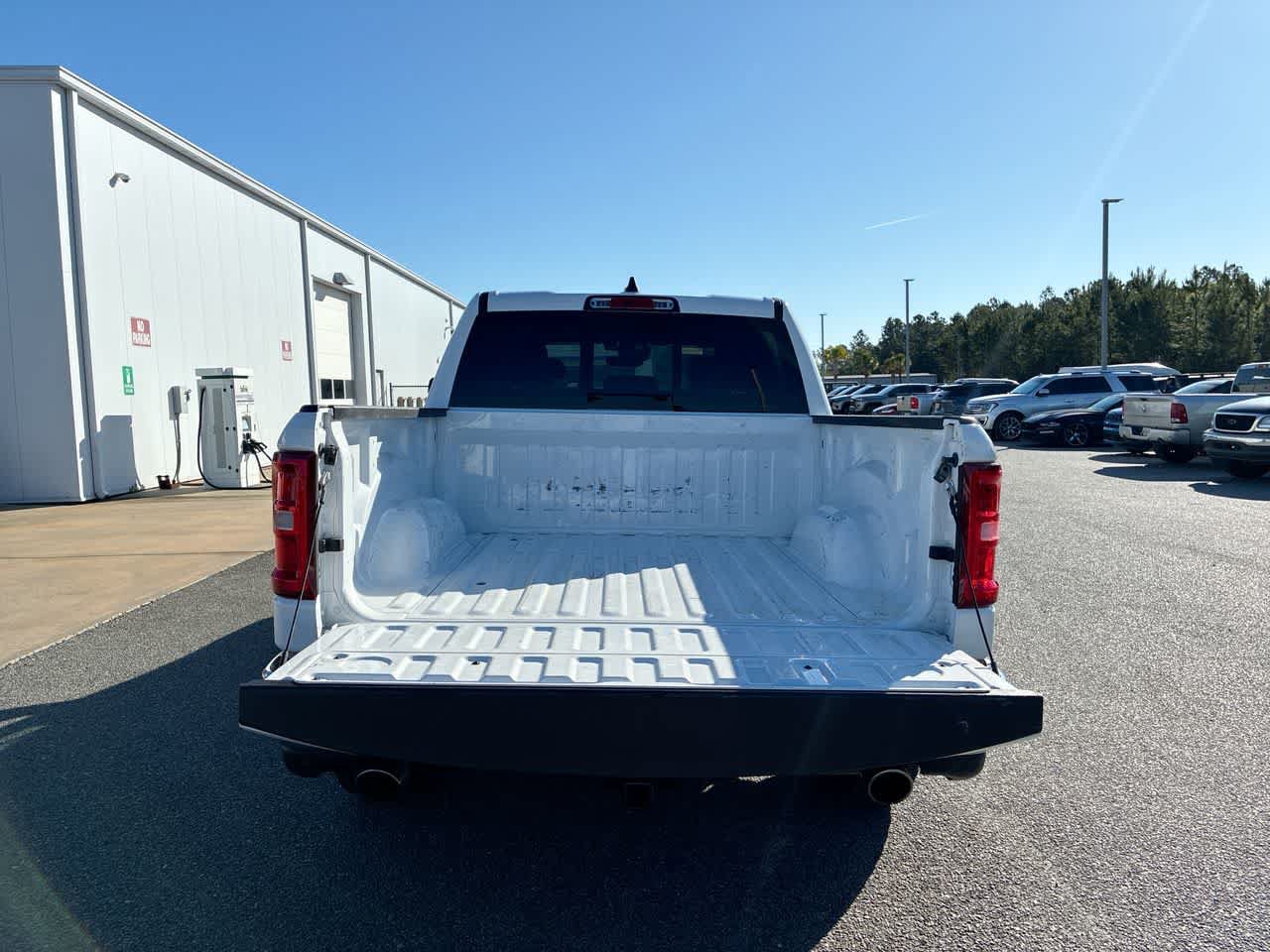 Used 2025 RAM 1500 Laramie AWD/4WD image 25