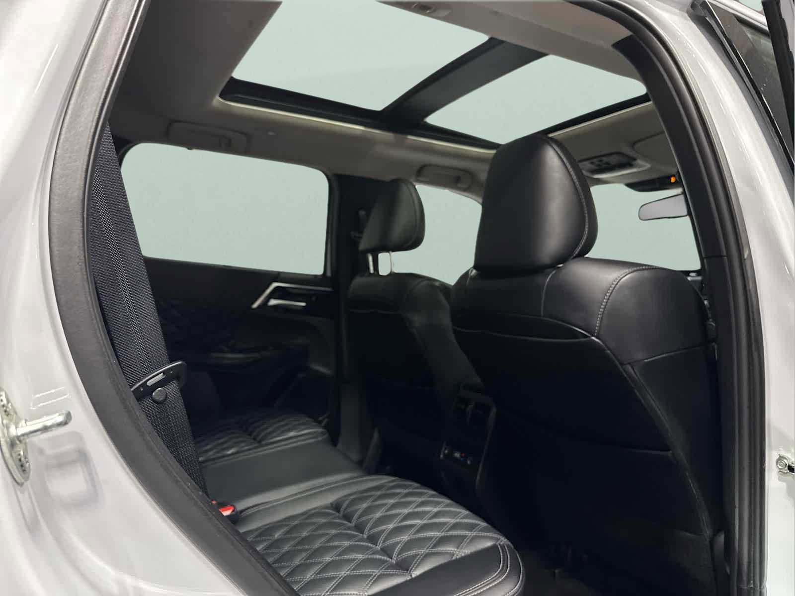 Used 2024 Mitsubishi Outlander SEL image 29