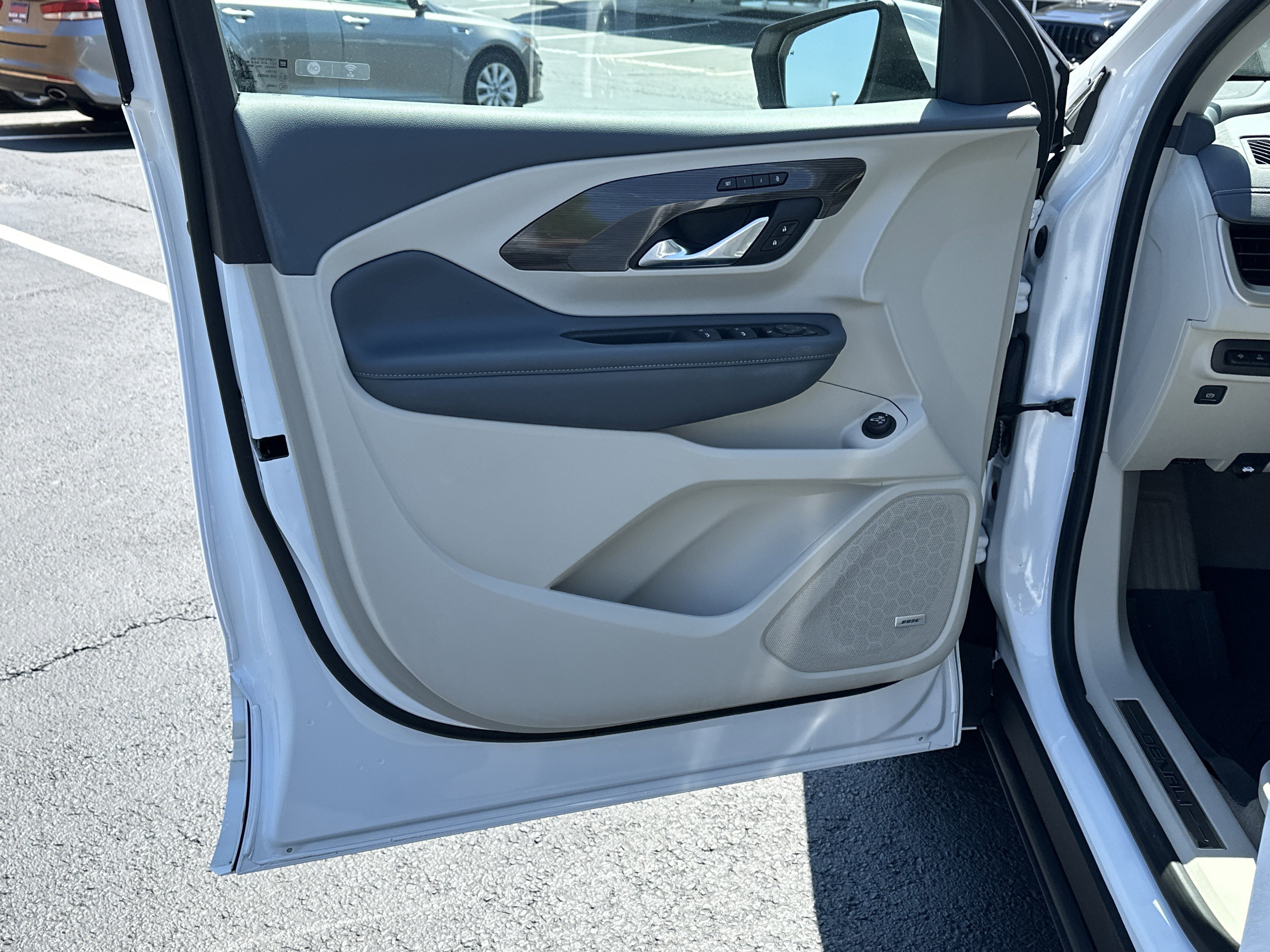 Used 2023 GMC Terrain Denali w/ Denali Premium Package image 10