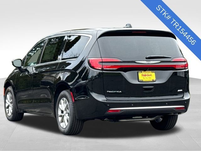 New 2026 Chrysler Pacifica Select AWD/4WD image 4