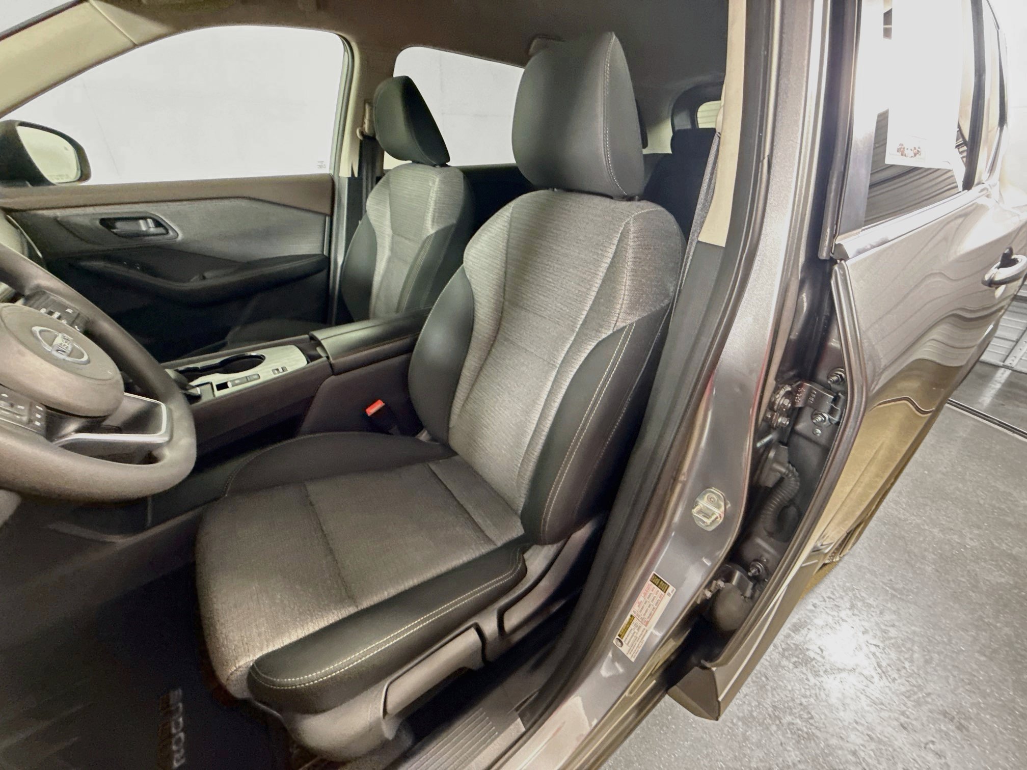 Used 2021 Nissan Rogue S FWD image 19