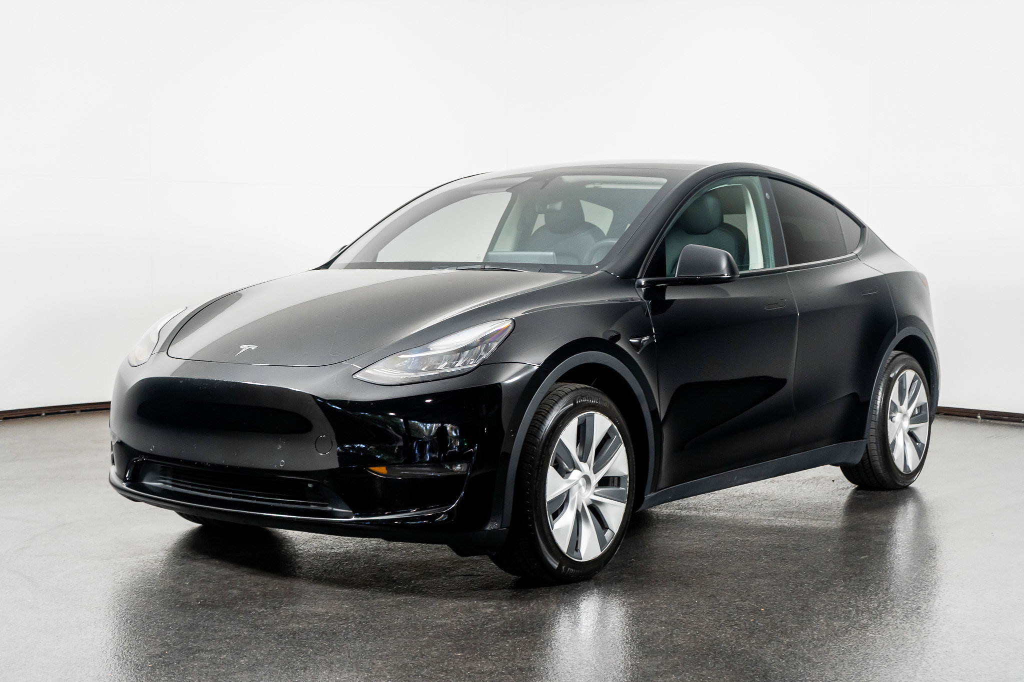 Used 2022 Tesla Model Y Long Range image 19