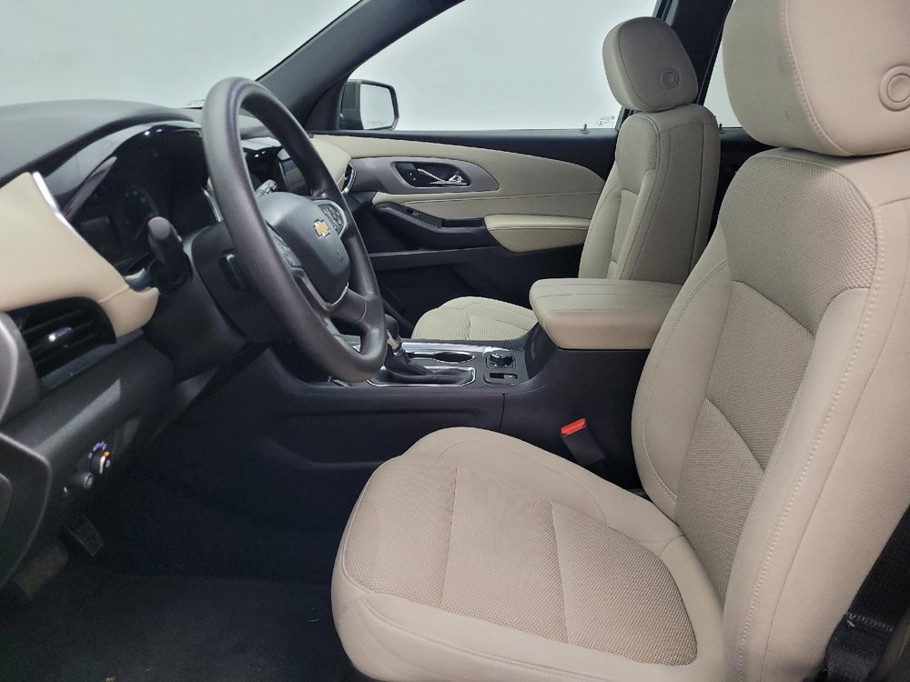 Used 2023 Chevrolet Traverse LS FWD image 17