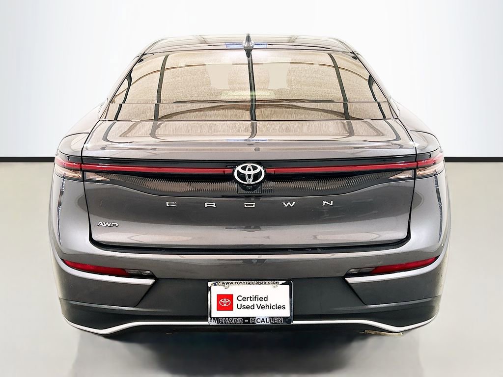Used 2023 Toyota Crown XLE image 5