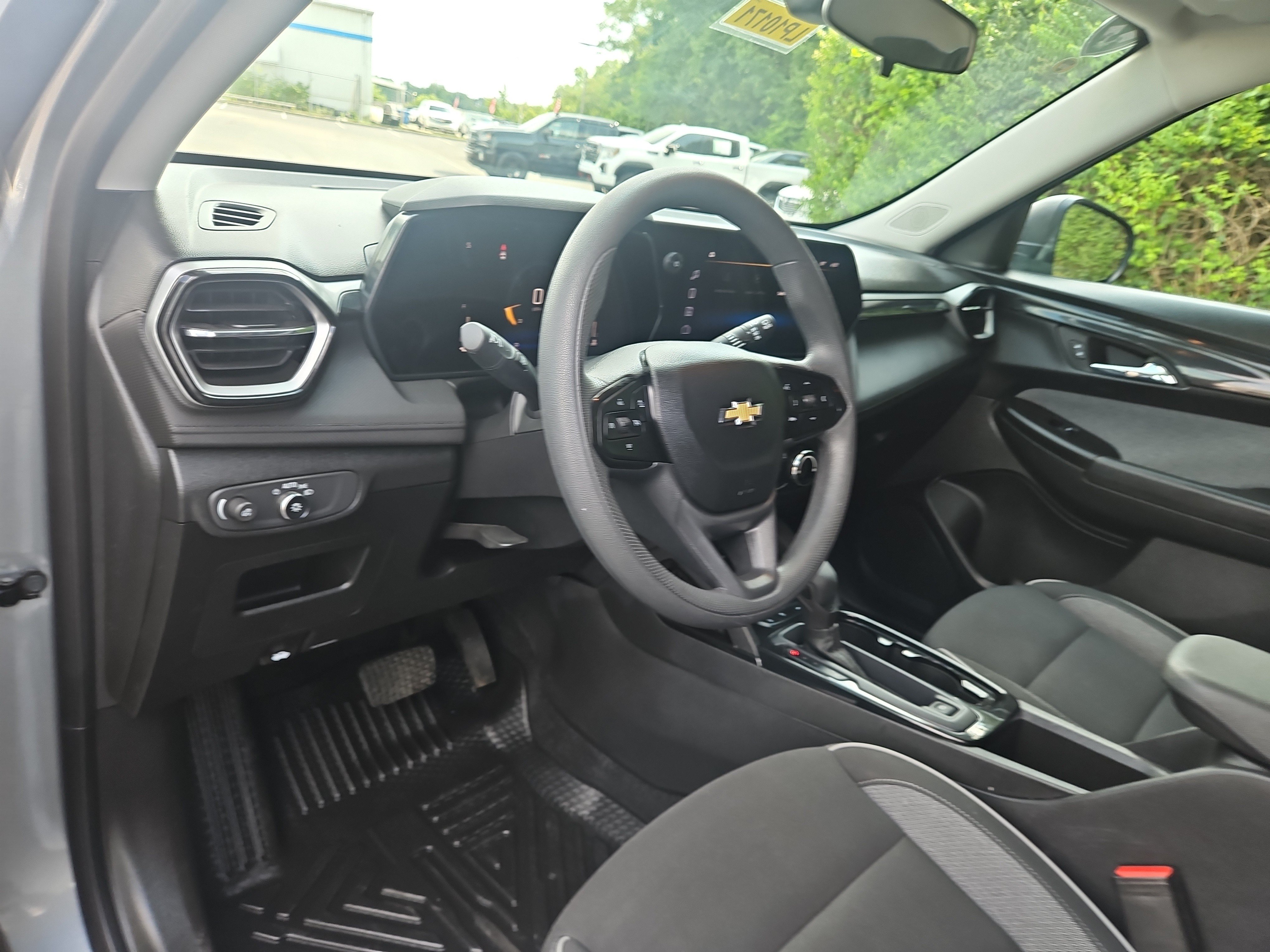 Used 2024 Chevrolet TrailBlazer LS w/ LS Convenience Package FWD image 17