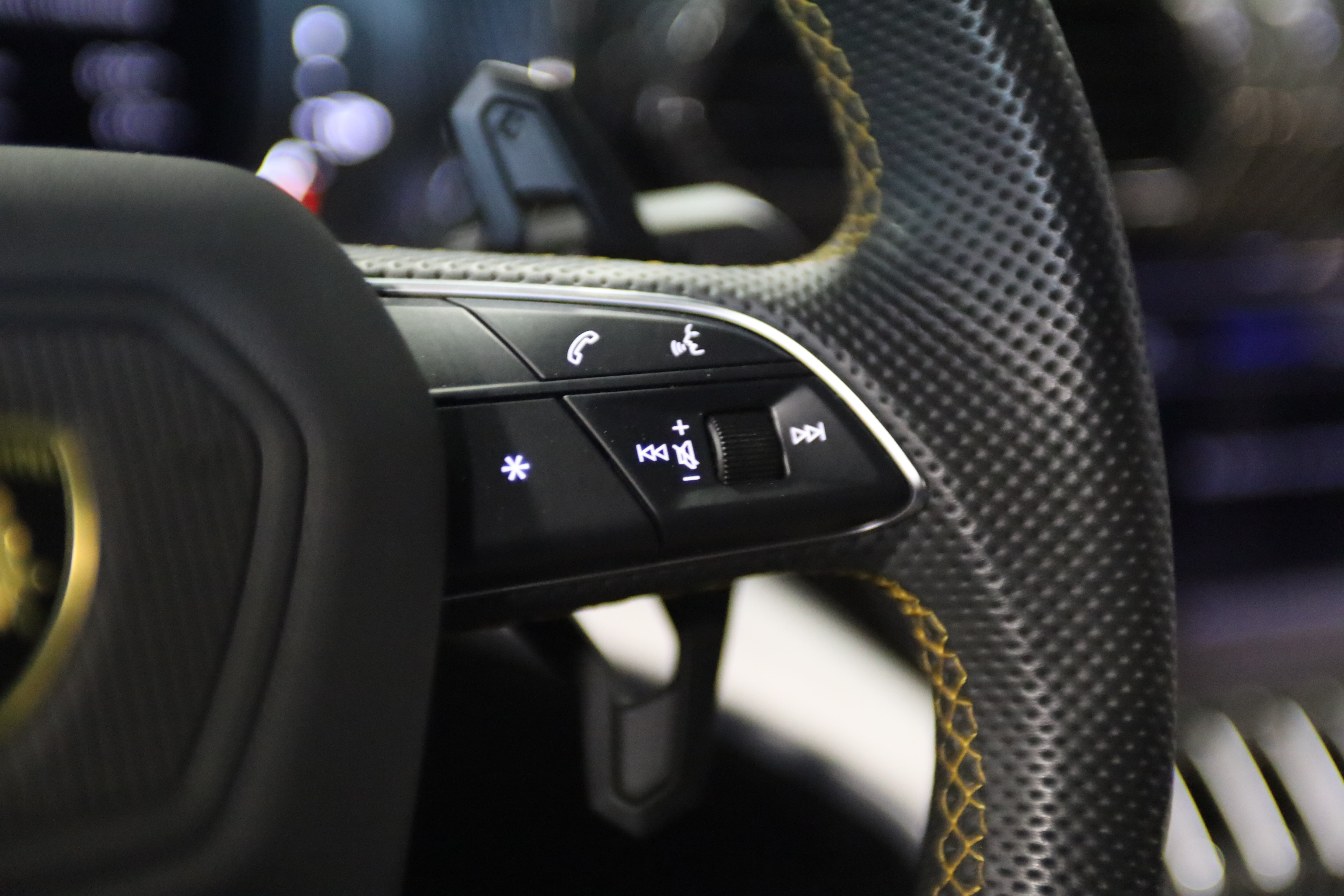 Used 2019 Lamborghini Urus AWD/4WD image 26