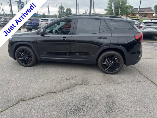 Used 2024 GMC Terrain SLT w/ Elevation Edition FWD image 7