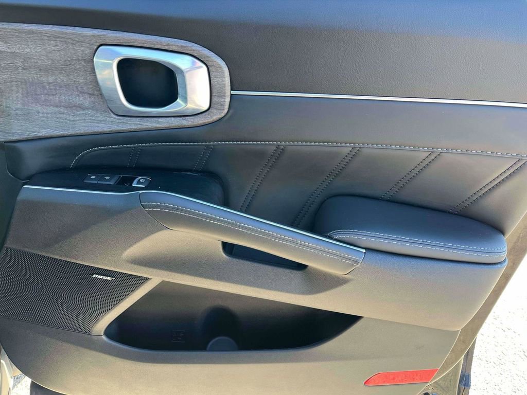 Used 2023 Kia Sorento SX Prestige image 11