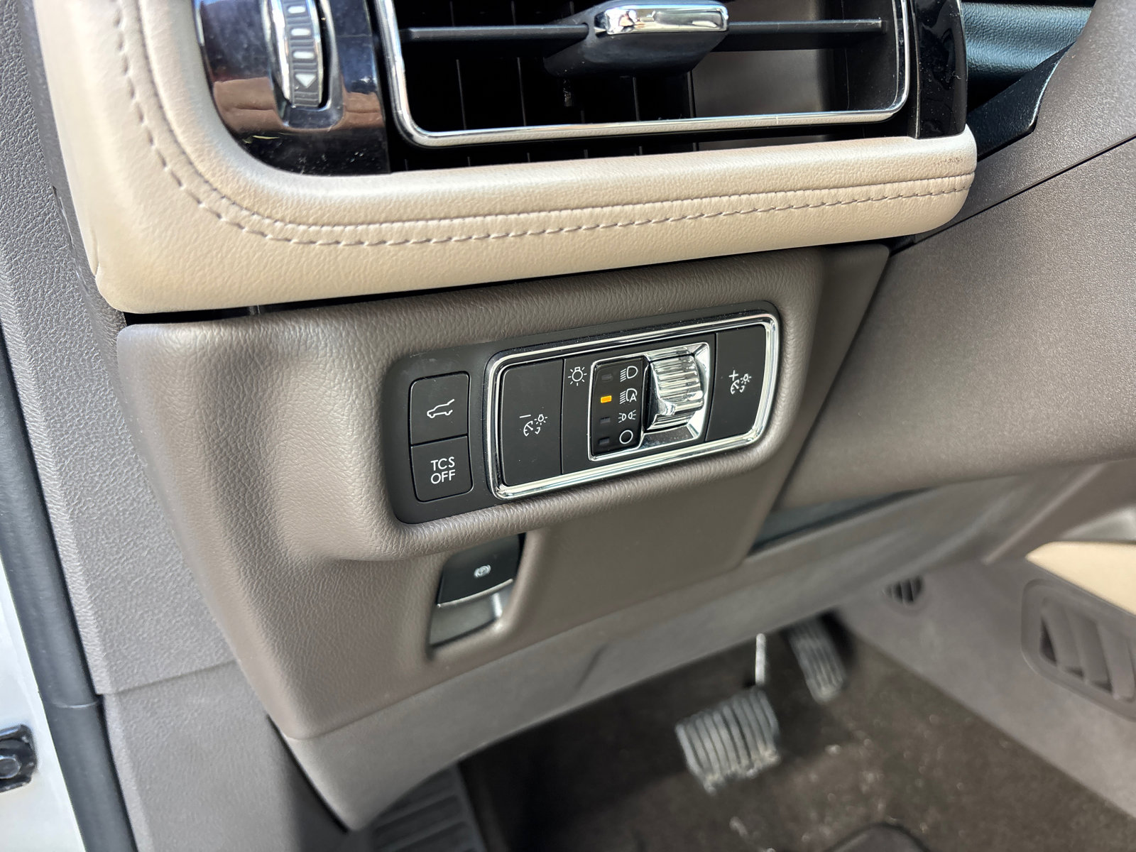 Certified 2022 Lincoln Nautilus Reserve w/ Cargo Utility Package image 14