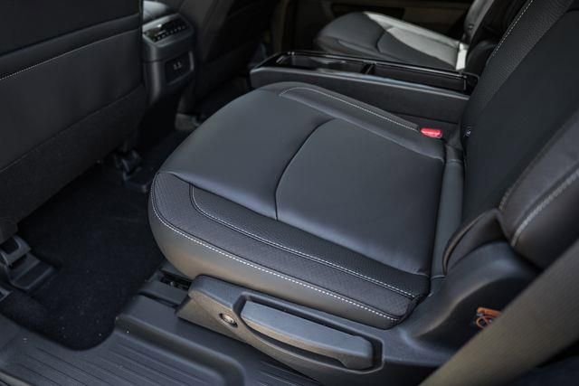 New 2025 Nissan Pathfinder SL w/ SL Premium Package image 34