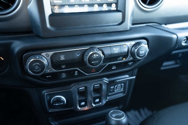 Used 2023 Jeep Wrangler Sport S image 17