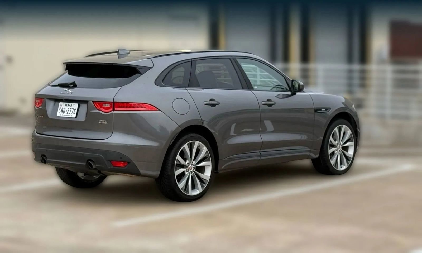 Used 2018 Jaguar F-PACE R-Sport image 8