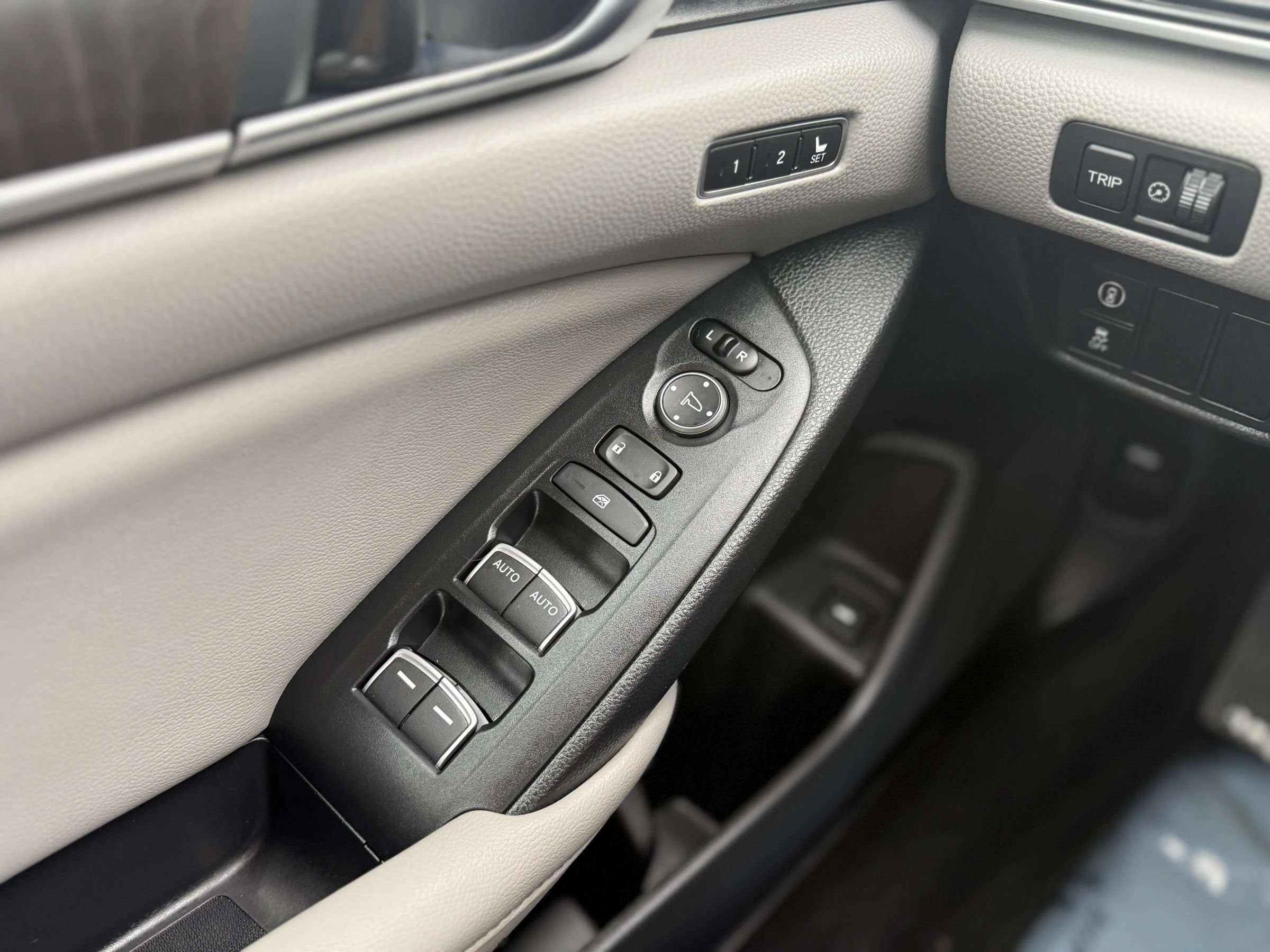 Used 2018 Honda Accord EX-L image 26