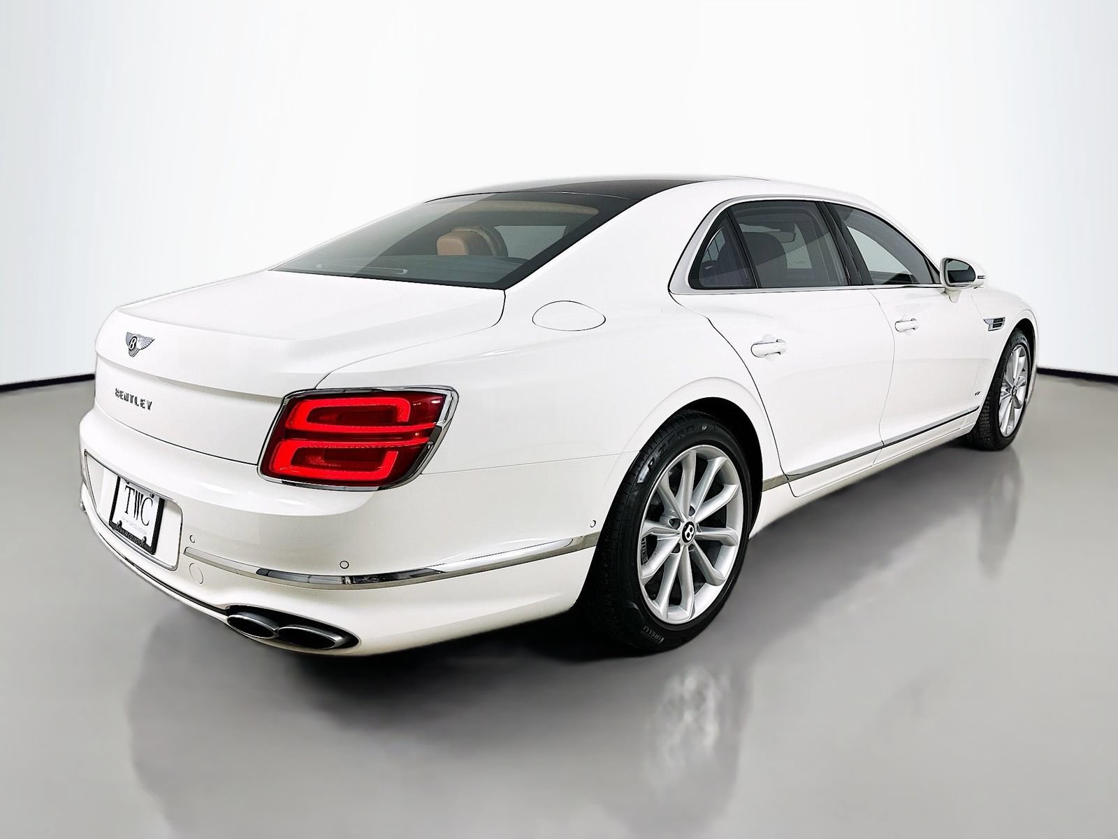 Used 2022 Bentley Flying Spur V8 AWD/4WD image 5