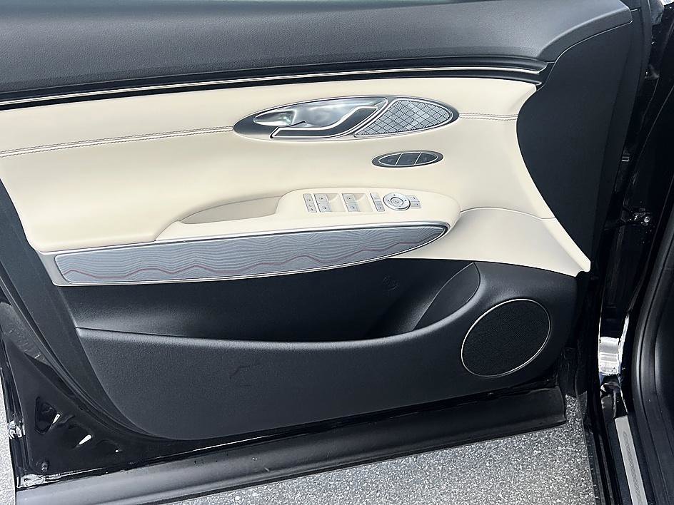 Used 2024 Genesis GV70 2.5T w/ Advanced Package image 20