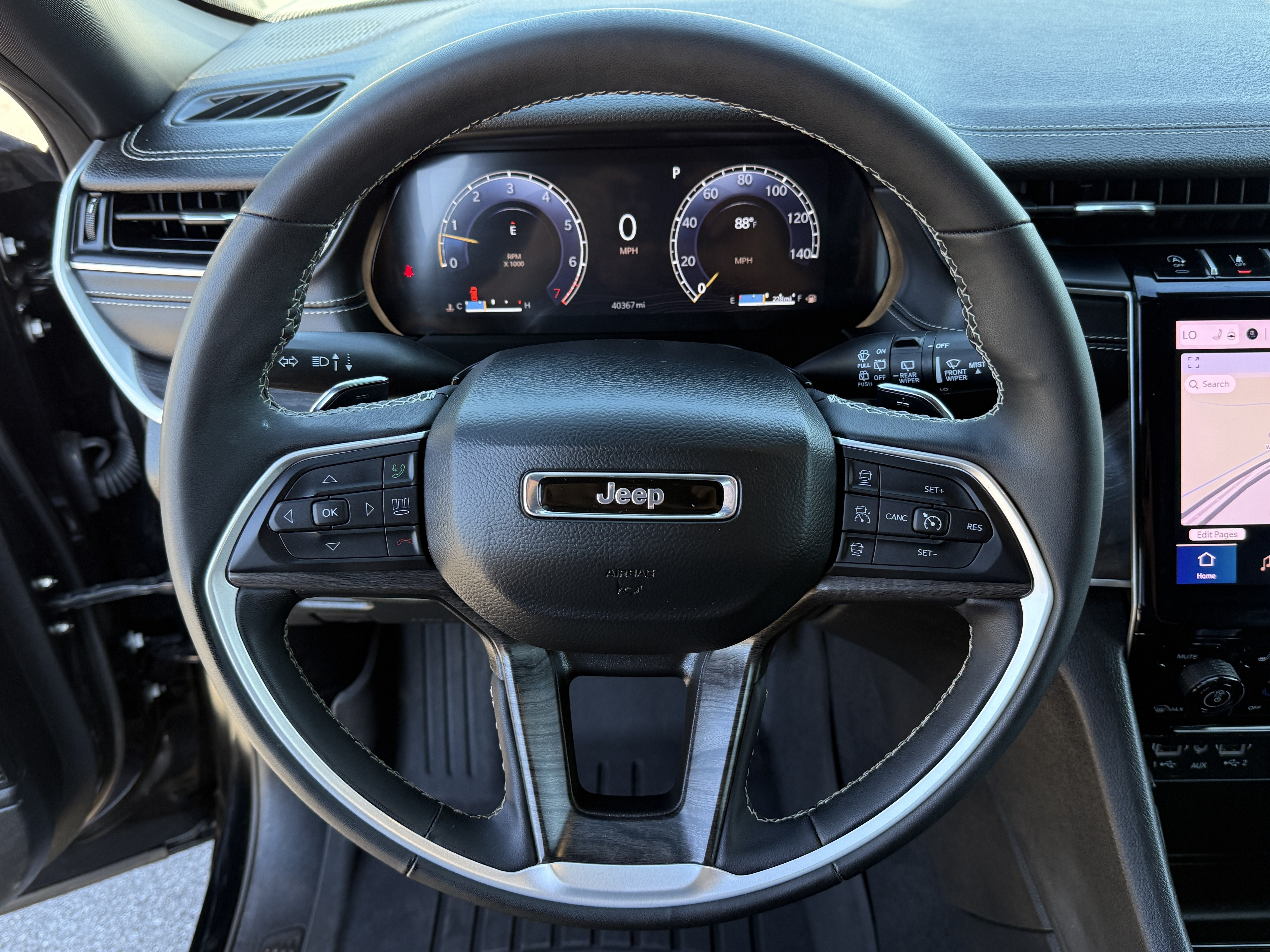 Used 2025 Jeep Grand Cherokee Limited RWD image 21