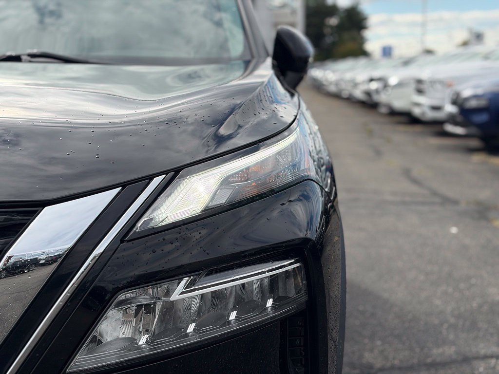Used 2023 Nissan Rogue SV AWD/4WD image 4