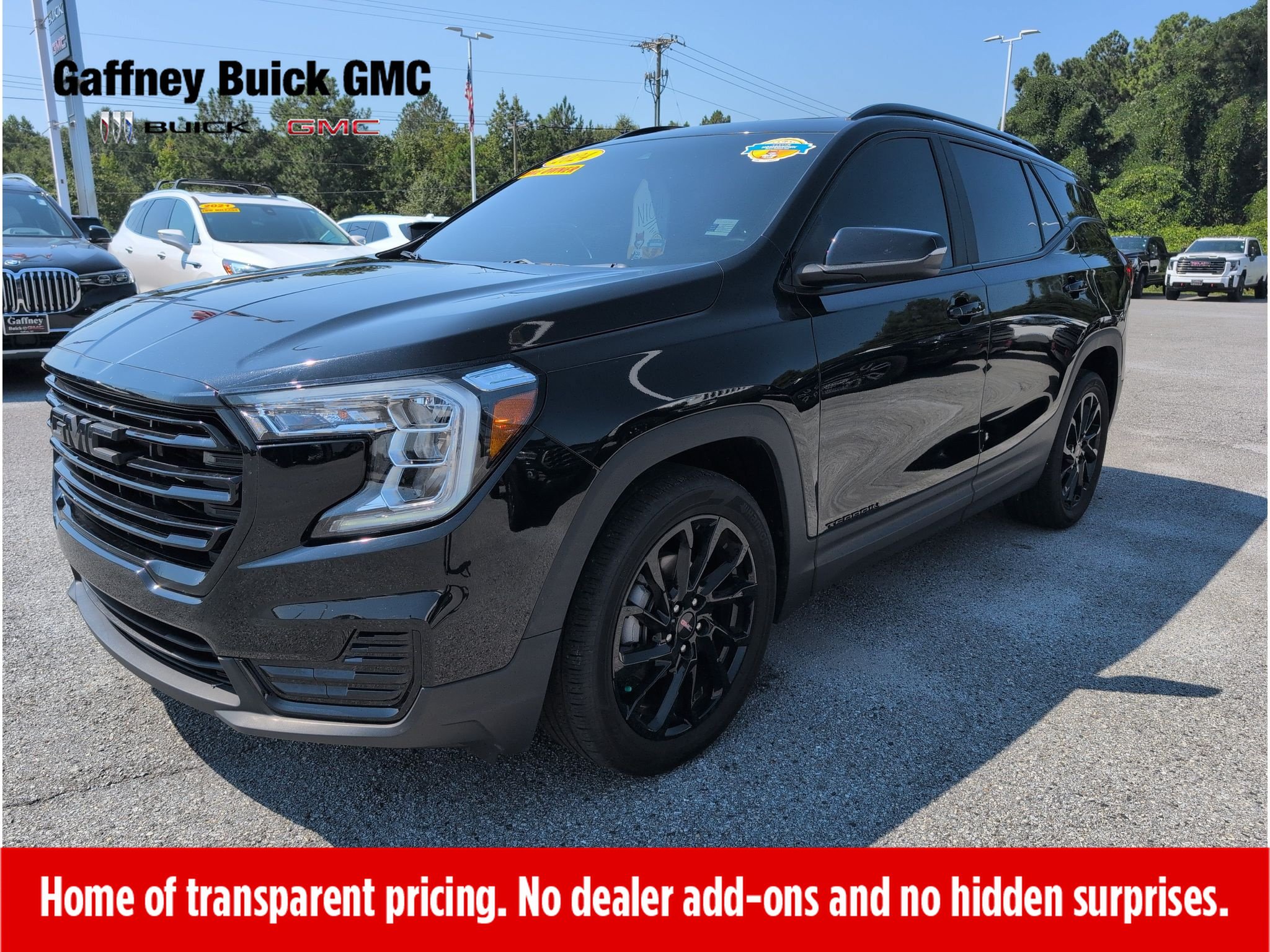 Used 2024 GMC Terrain SLE w/ Driver Convenience Package FWD image 1