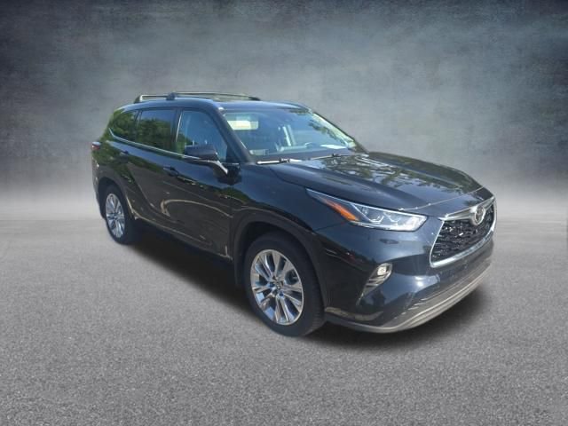 Used 2022 Toyota Highlander Limited AWD/4WD image 2