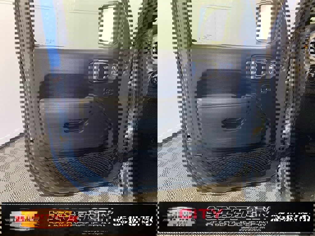 New 2025 Jeep Gladiator Sport image 12