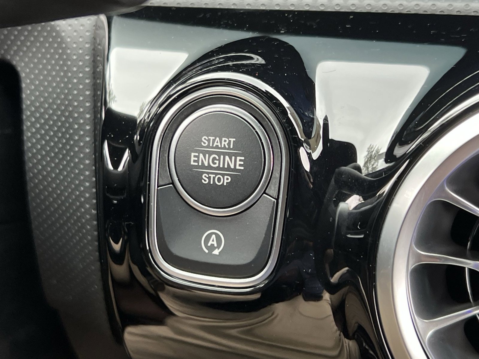 Certified 2025 Mercedes-Benz CLA 250 4MATIC image 30