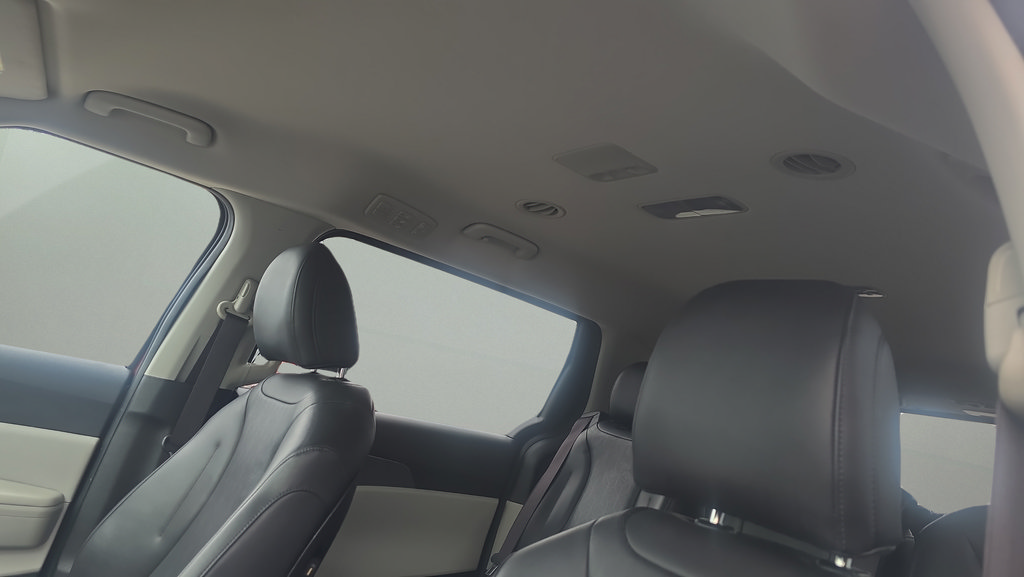 Used 2023 Kia Carnival LX FWD image 14
