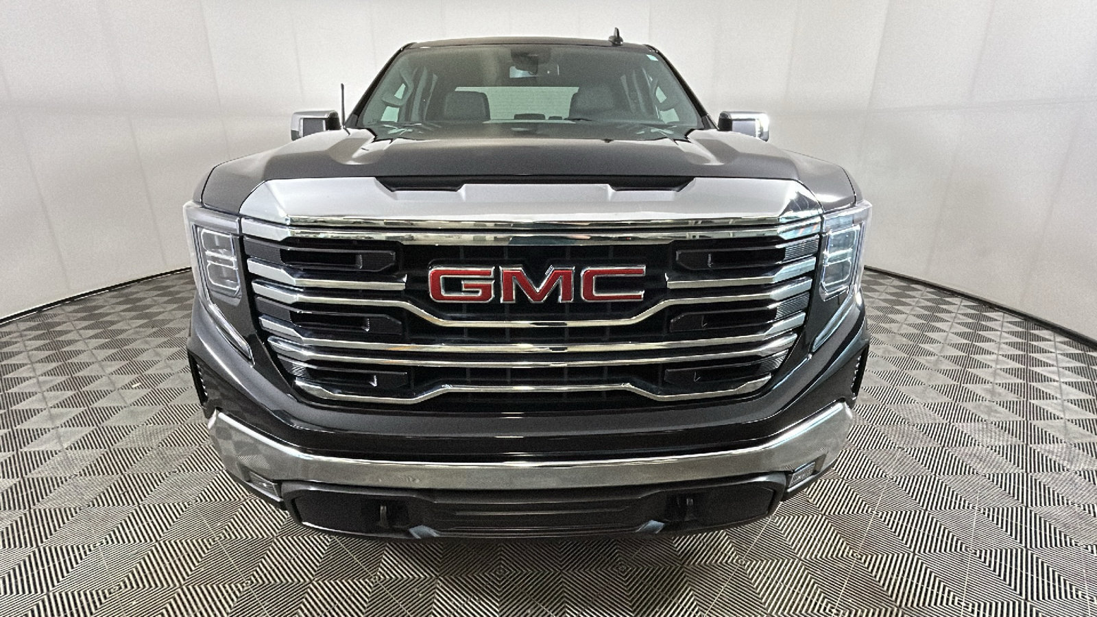 Used 2023 GMC Sierra 1500 SLT w/ SLT Convenience Package AWD/4WD image 9