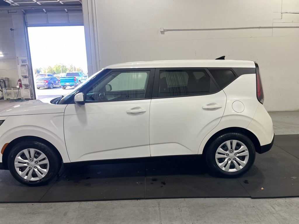 Used 2023 Kia Soul LX FWD image 11