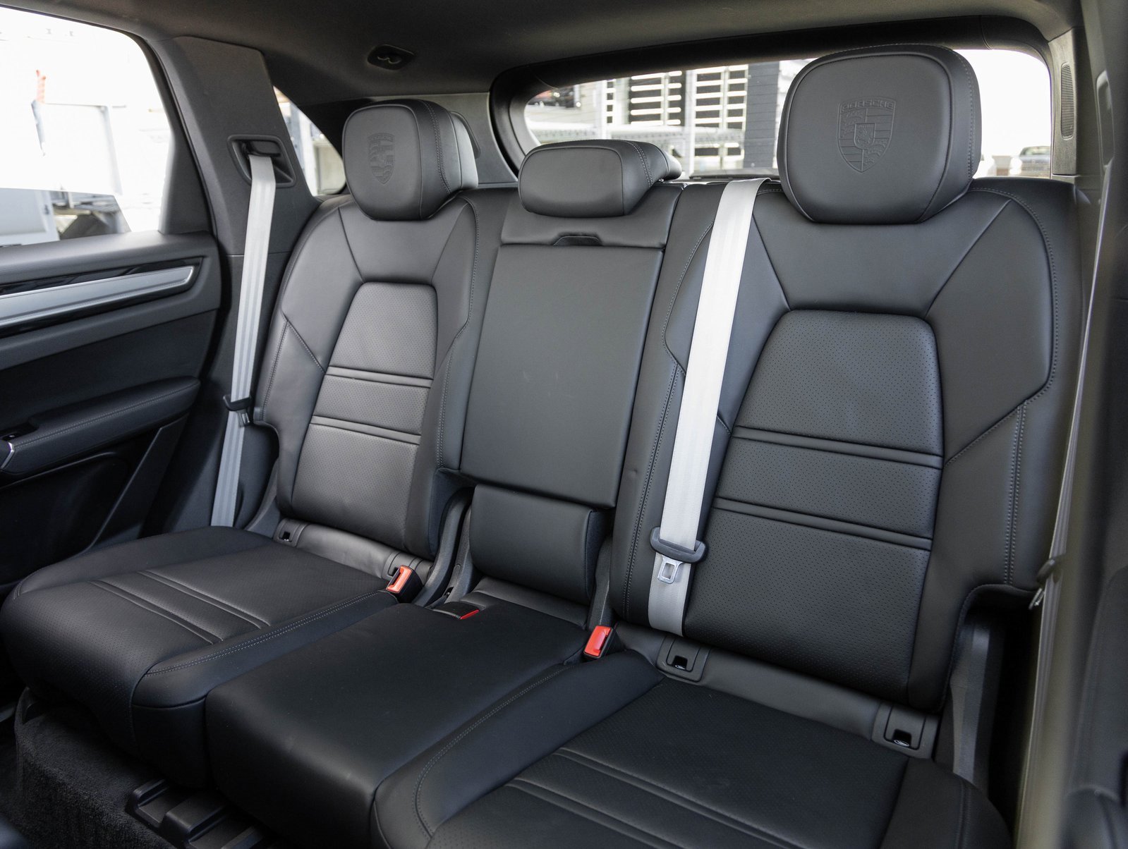 Used 2022 Porsche Cayenne Platinum Edition image 29