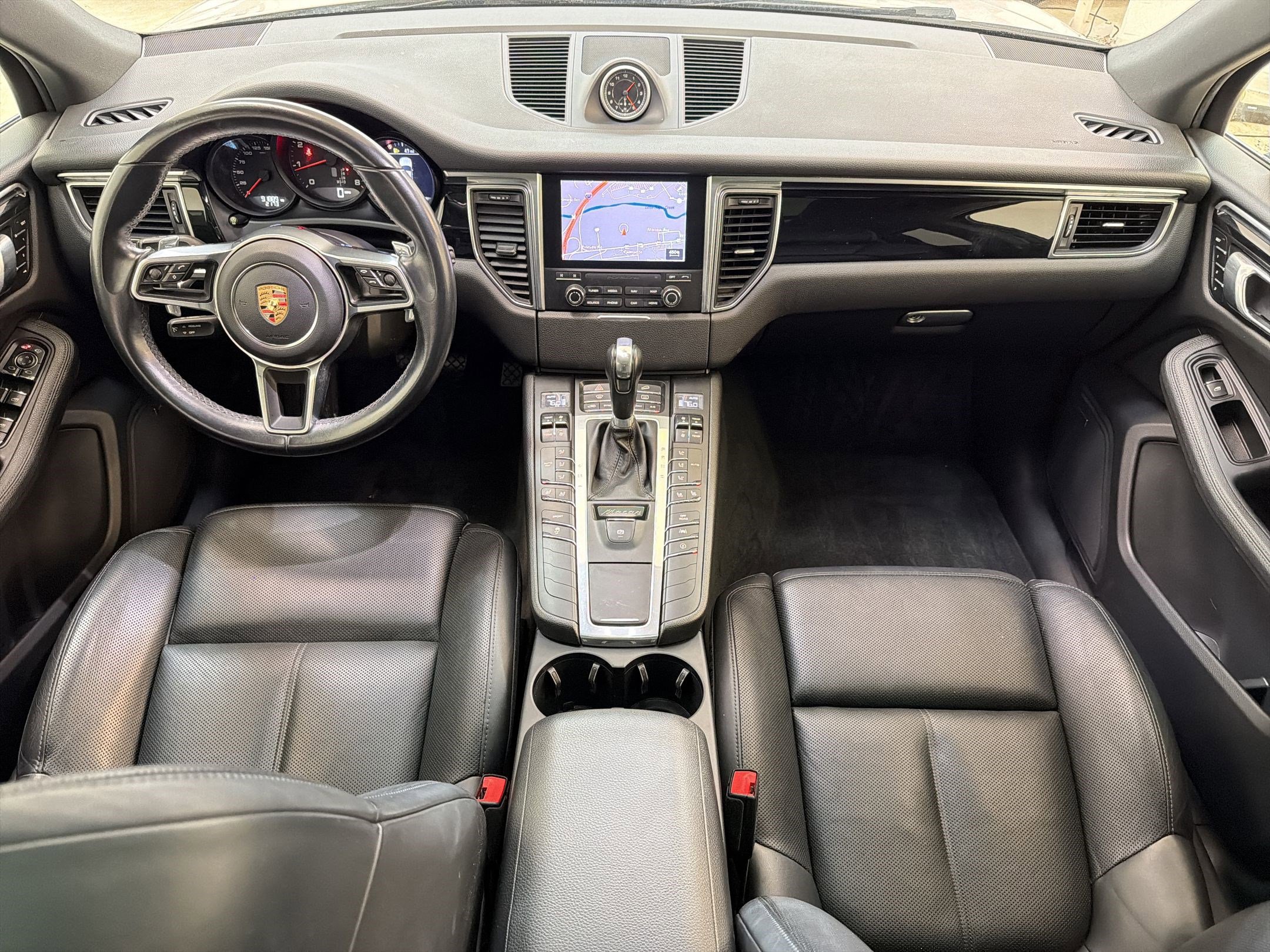 Used 2018 Porsche Macan AWD/4WD image 16