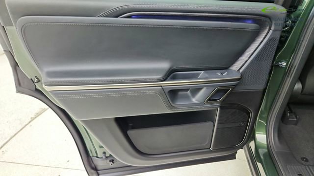 Used 2024 Rivian R1S Adventure AWD/4WD image 36
