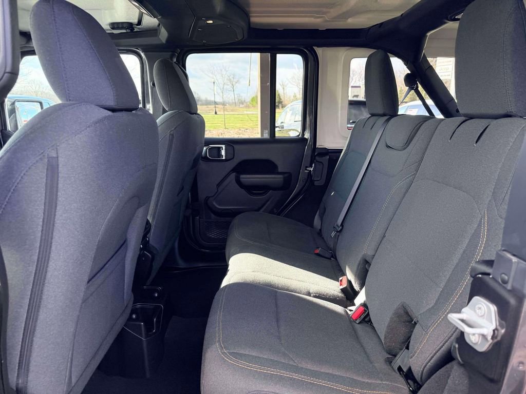 Used 2025 Jeep Wrangler Willys AWD/4WD image 11