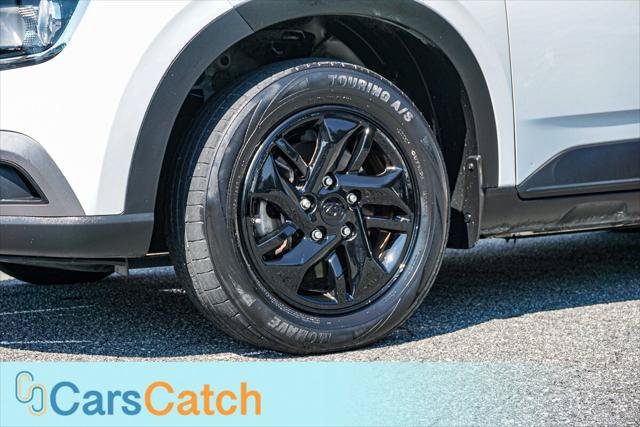 Used 2022 Hyundai Venue SE FWD image 16